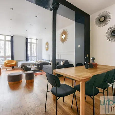 Urban Flat 34 - Beautiful 3 Bedroom Louvre *