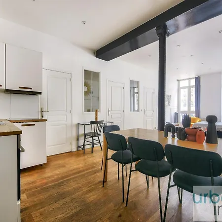 Urban Flat 34 - Beautiful 3 Bedroom Louvre Paris